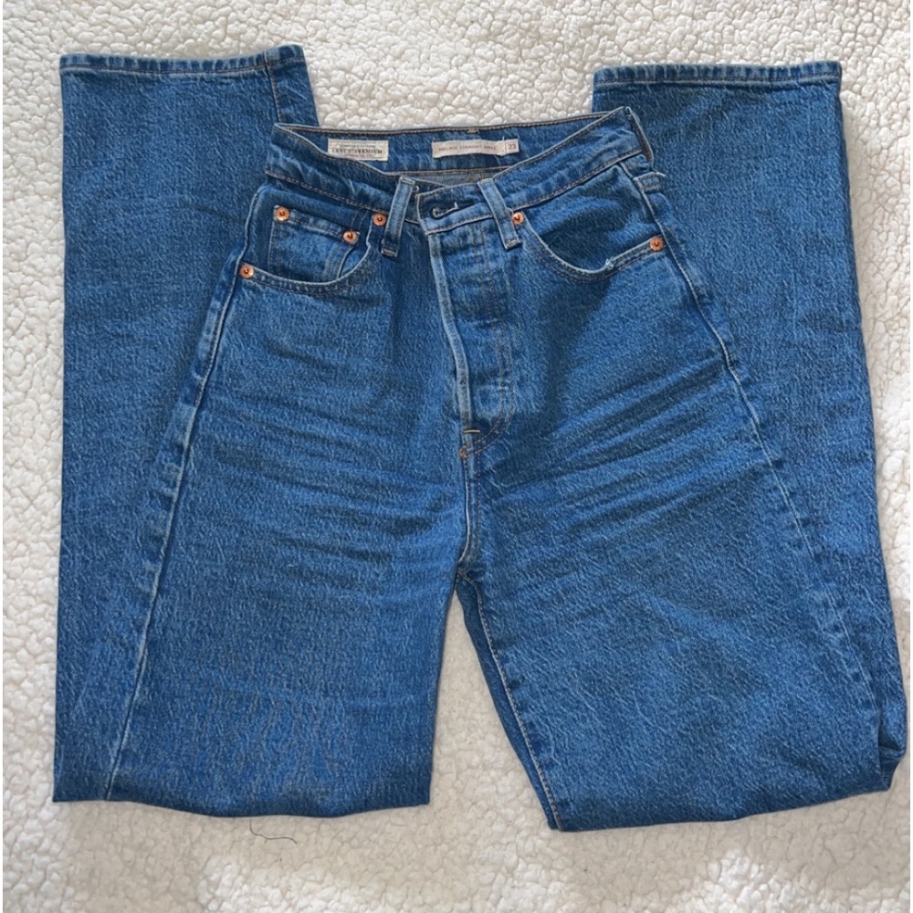 SOLD!! Levi’s Ribcage Straight Jeans - Picture 2 of 4